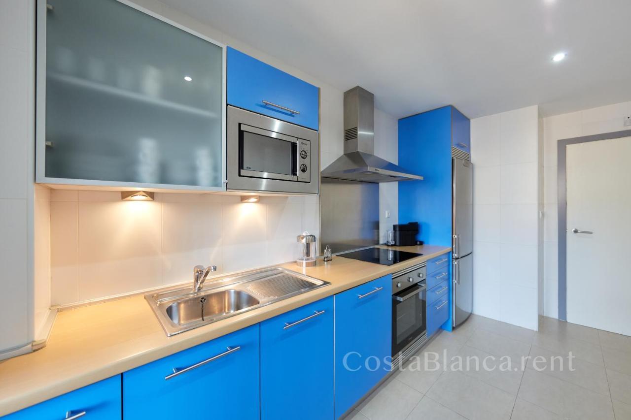 Luxurious, Newly-Renovated Large 2-Bedroom Condo By The Beach 貝尼多姆 外观 照片