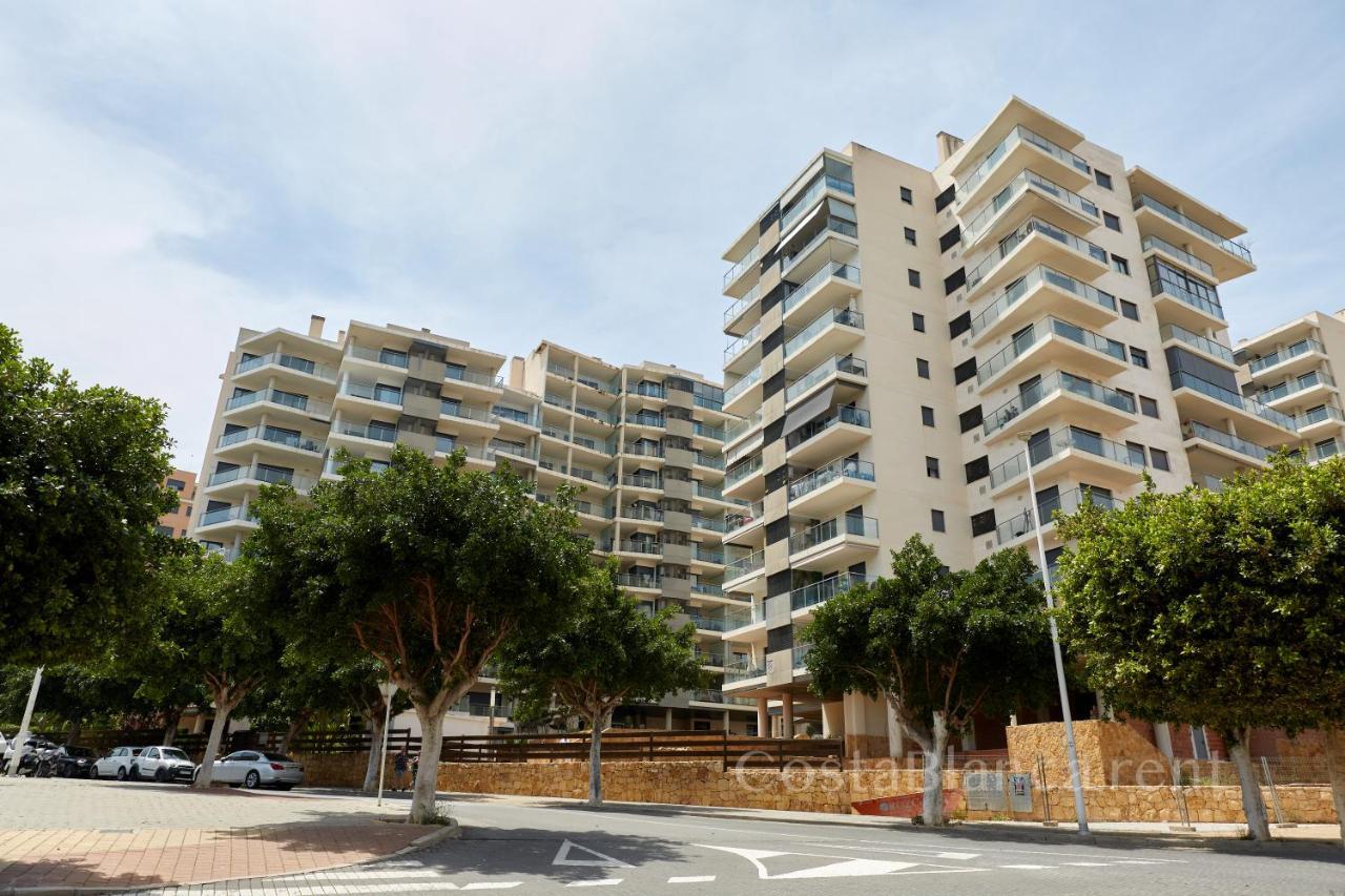 Luxurious, Newly-Renovated Large 2-Bedroom Condo By The Beach 貝尼多姆 外观 照片