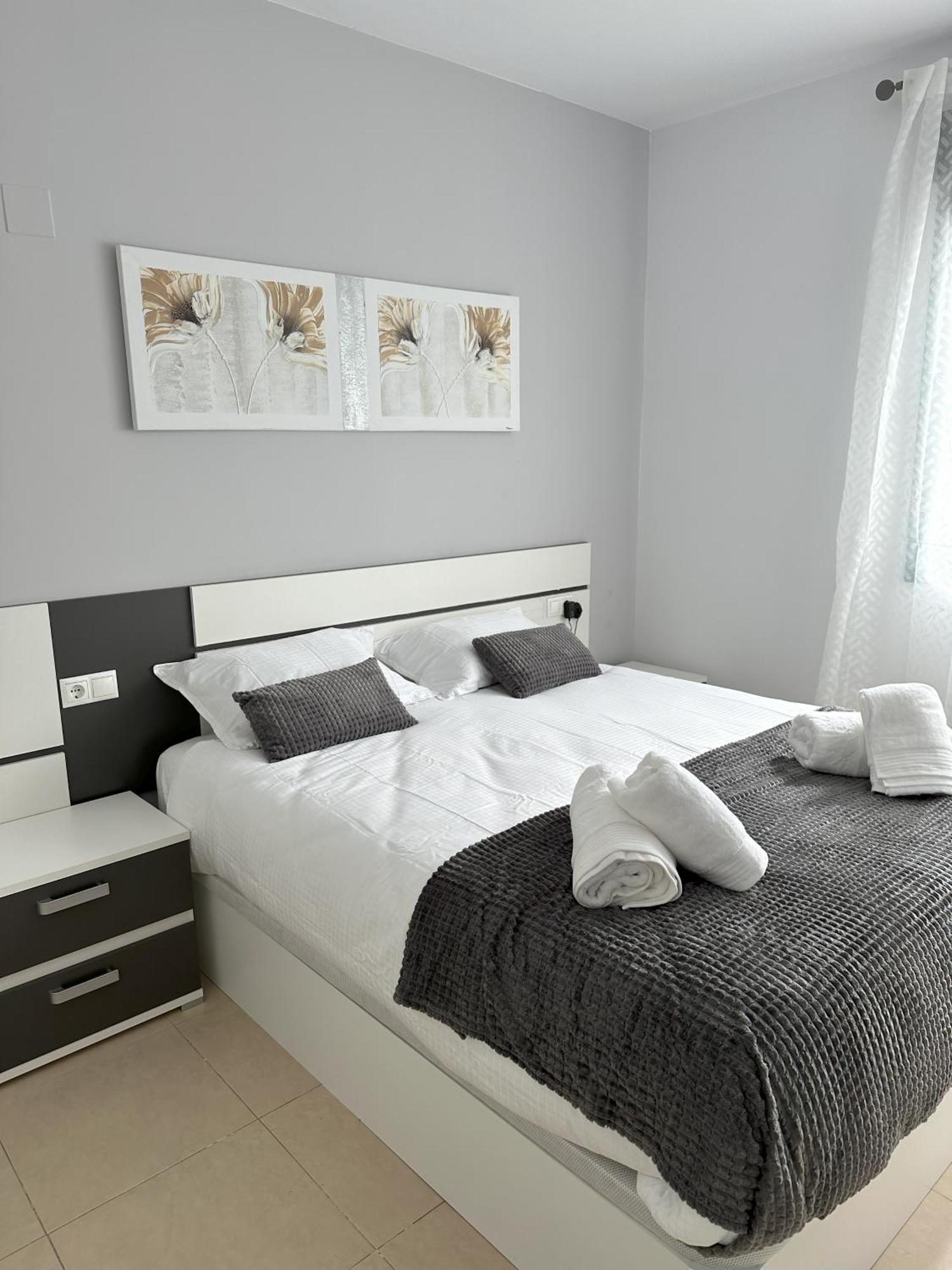 Luxurious, Newly-Renovated Large 2-Bedroom Condo By The Beach 貝尼多姆 外观 照片