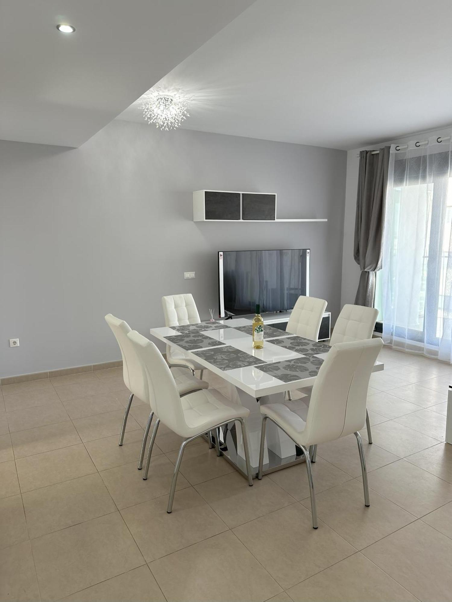 Luxurious, Newly-Renovated Large 2-Bedroom Condo By The Beach 貝尼多姆 外观 照片