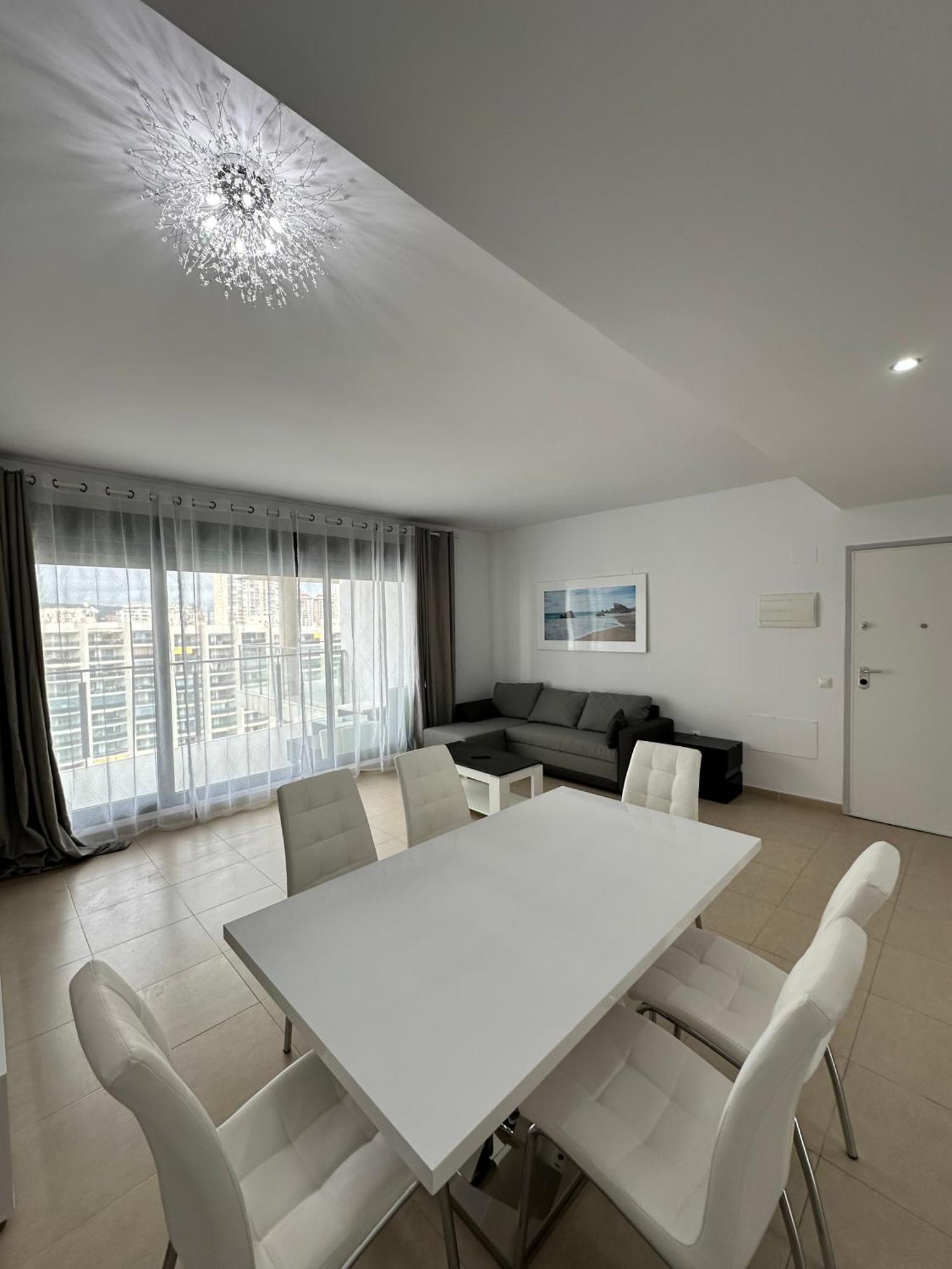 Luxurious, Newly-Renovated Large 2-Bedroom Condo By The Beach 貝尼多姆 外观 照片