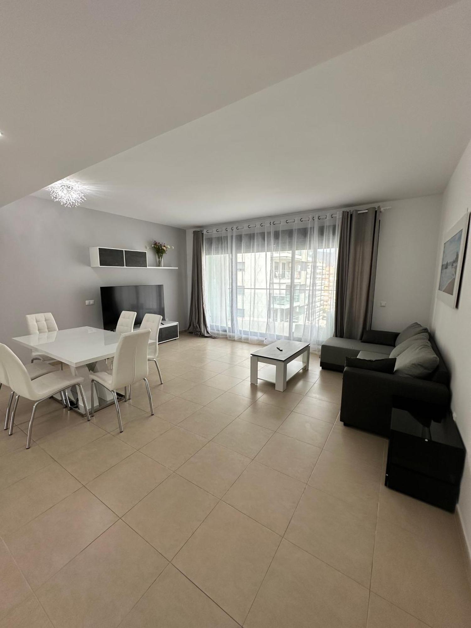 Luxurious, Newly-Renovated Large 2-Bedroom Condo By The Beach 貝尼多姆 外观 照片