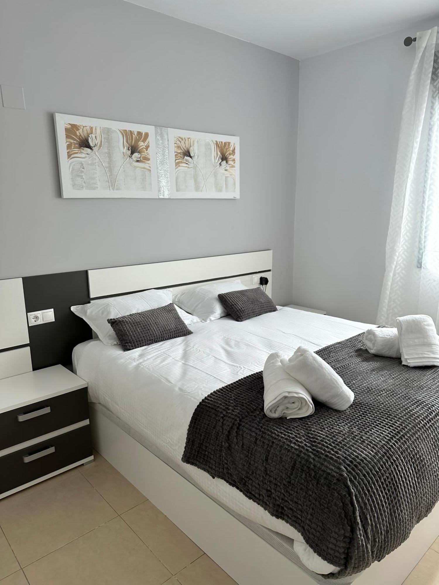 Luxurious, Newly-Renovated Large 2-Bedroom Condo By The Beach 貝尼多姆 外观 照片