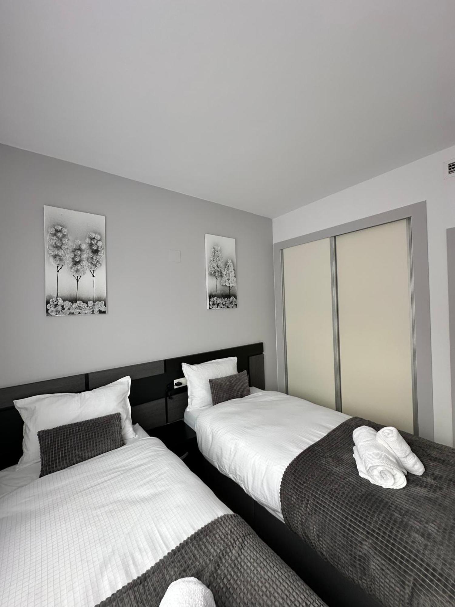 Luxurious, Newly-Renovated Large 2-Bedroom Condo By The Beach 貝尼多姆 外观 照片